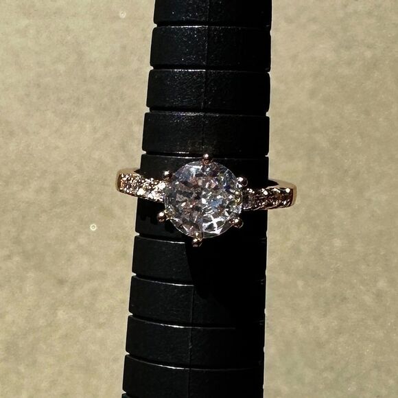 NEW Rose Gold Plated w/ Large Round Clear Crystal CZ Stone Ring Size 5.5 - Picture 4 of 12